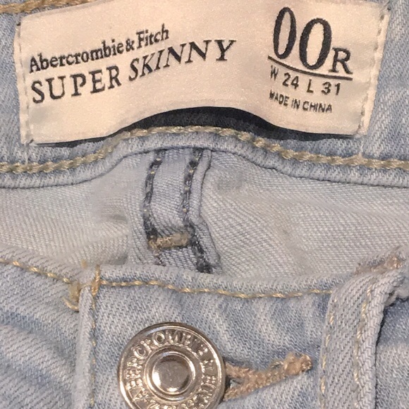 Abercrombie & Fitch Super Skinny Low Rise Light Wash Distressed Jeans - Picture 9 of 10